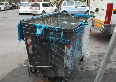 cassonetti via dei cantieri bruciati